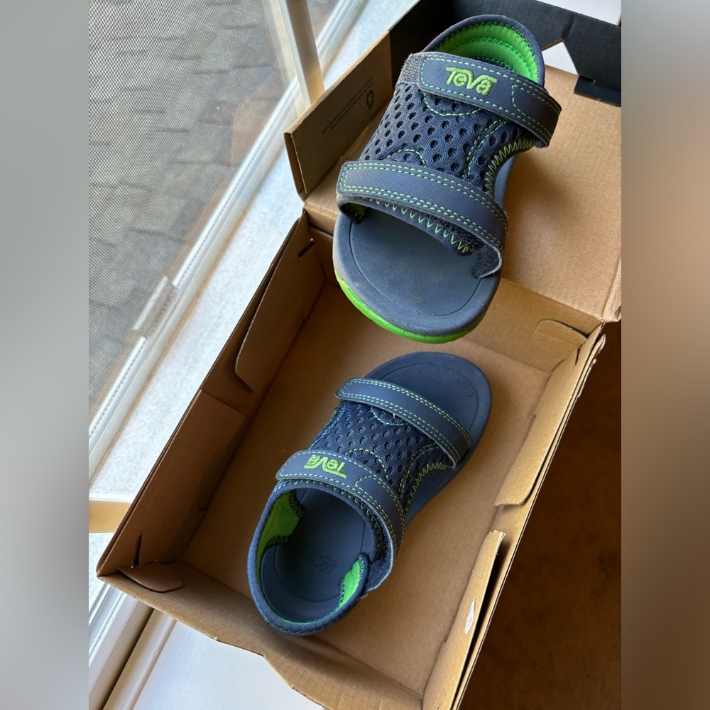 TEVA toddler size 9 sandals Navy